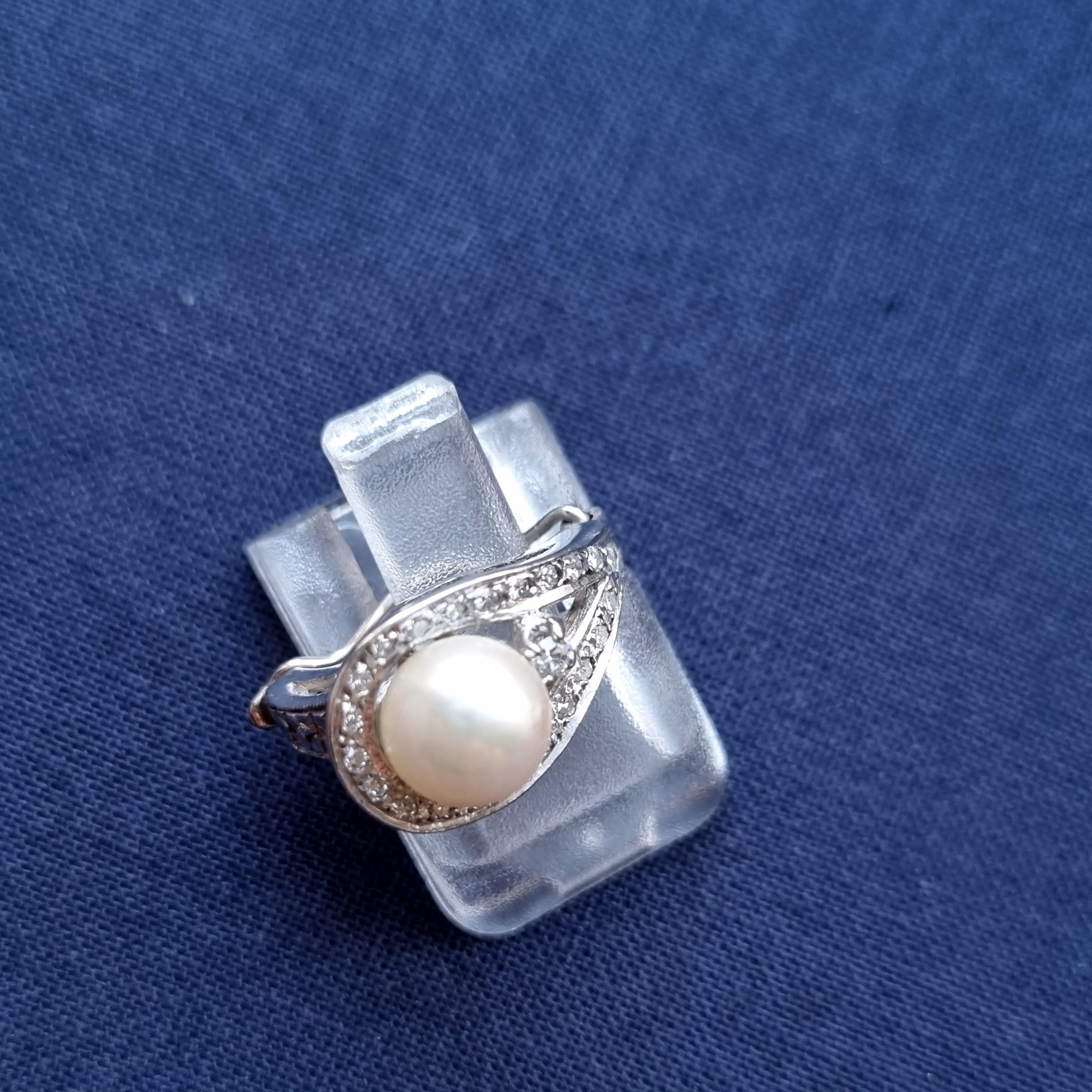 A Pearl & Diamond Necklace Clip
