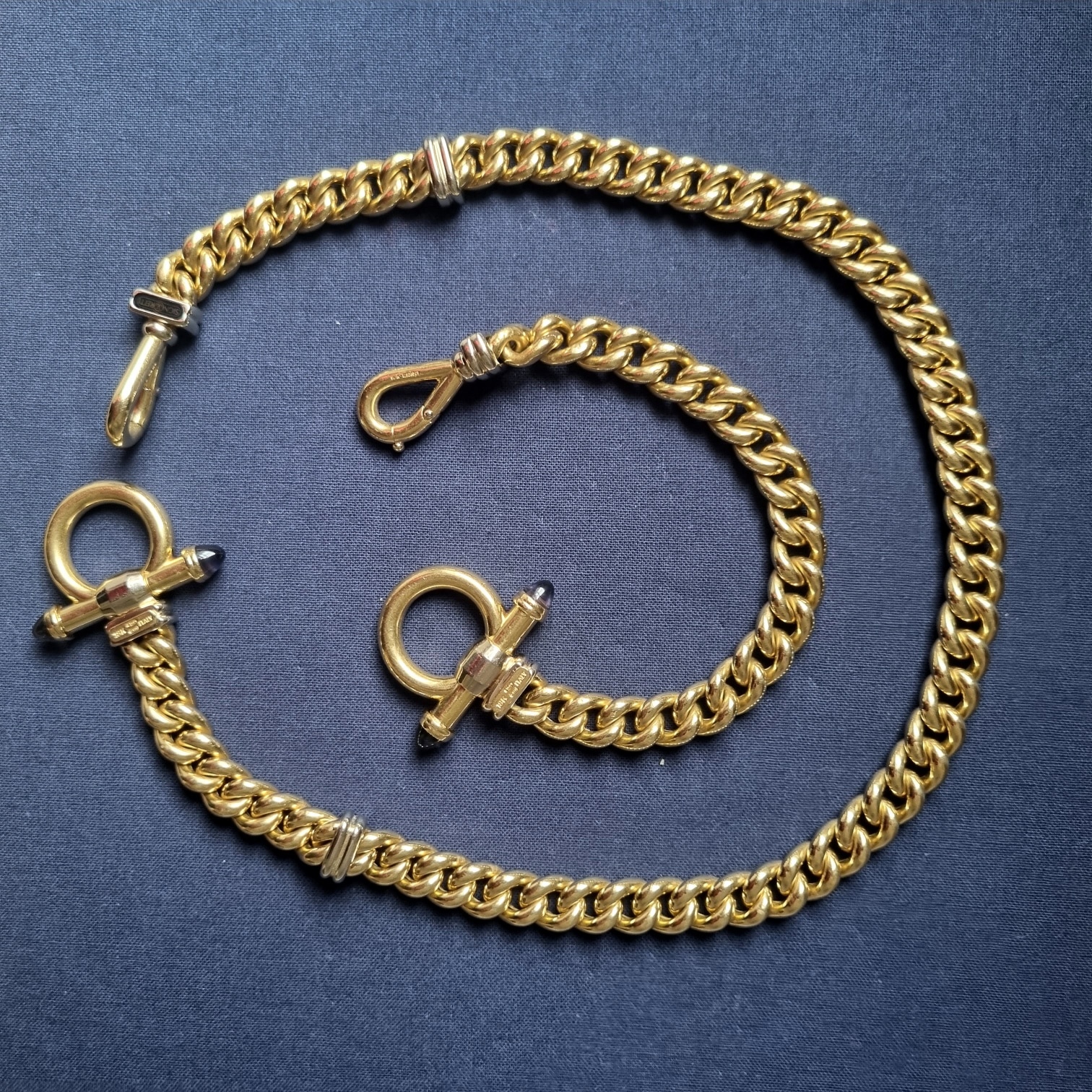 A Matching Signetto Necklace & Bracelet Set.